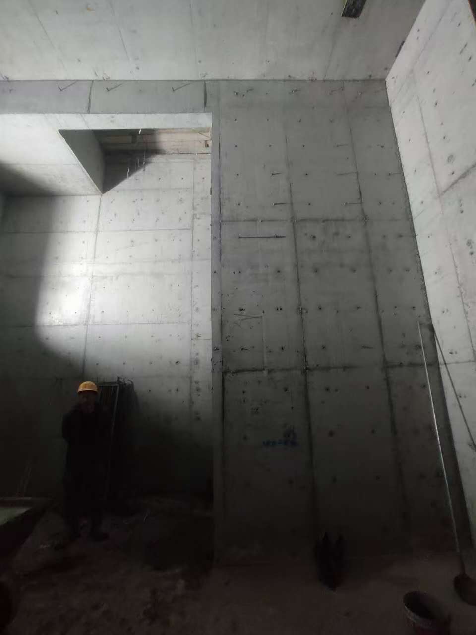 船山墙上开槽钢筋断了有影响吗